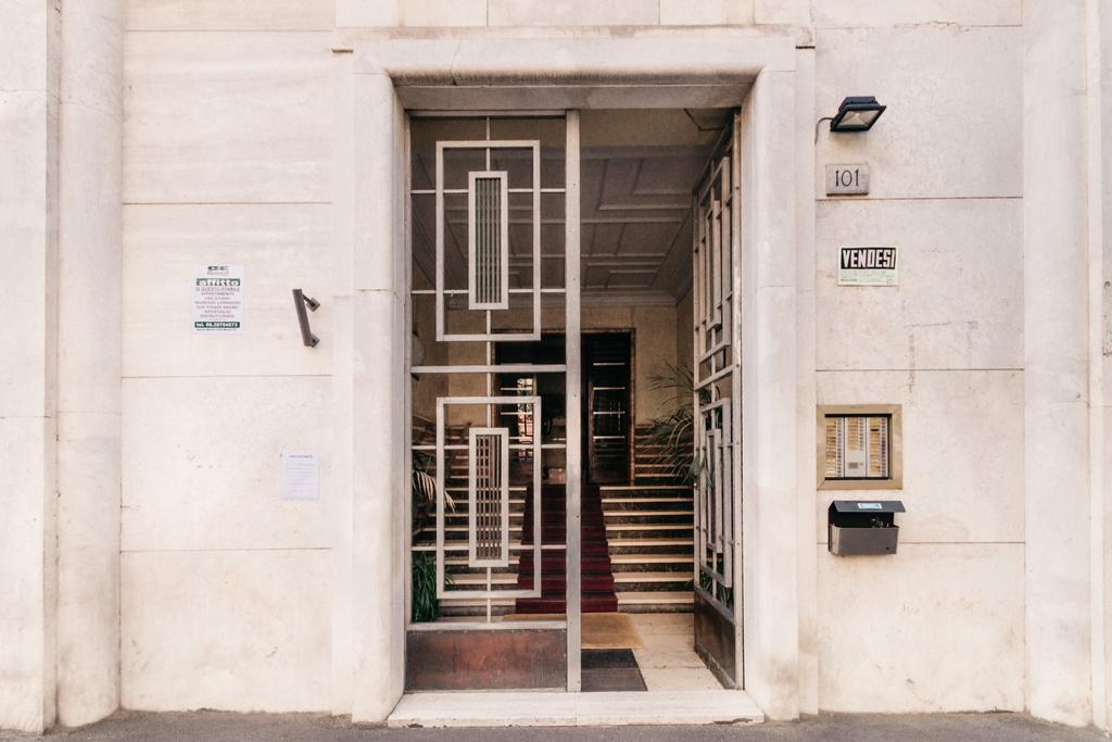 ローマ Adriano Augusto Bed & Breakfast エクステリア 写真